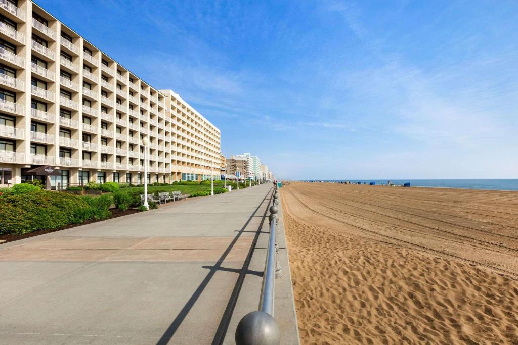 Country Inn & Suites by Radisson, Virginia Beach (Oceanfront), VA image