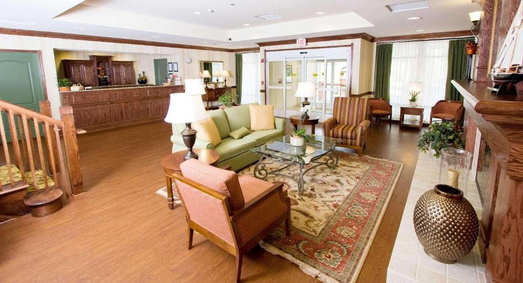 Country Inn & Suites by Radisson, Fredericksburg, VA photo 2
