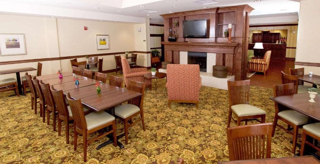 Country Inn & Suites by Radisson, Fredericksburg, VA photo 3