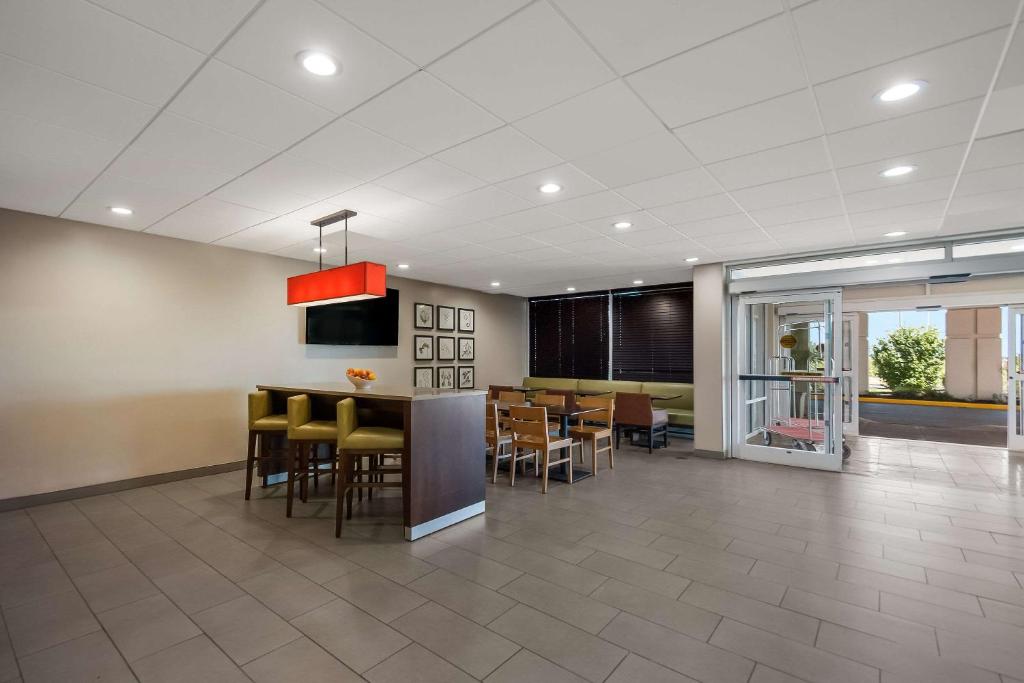 Country Inn & Suites by Radisson, Fredericksburg South I-95 , VA photo 3