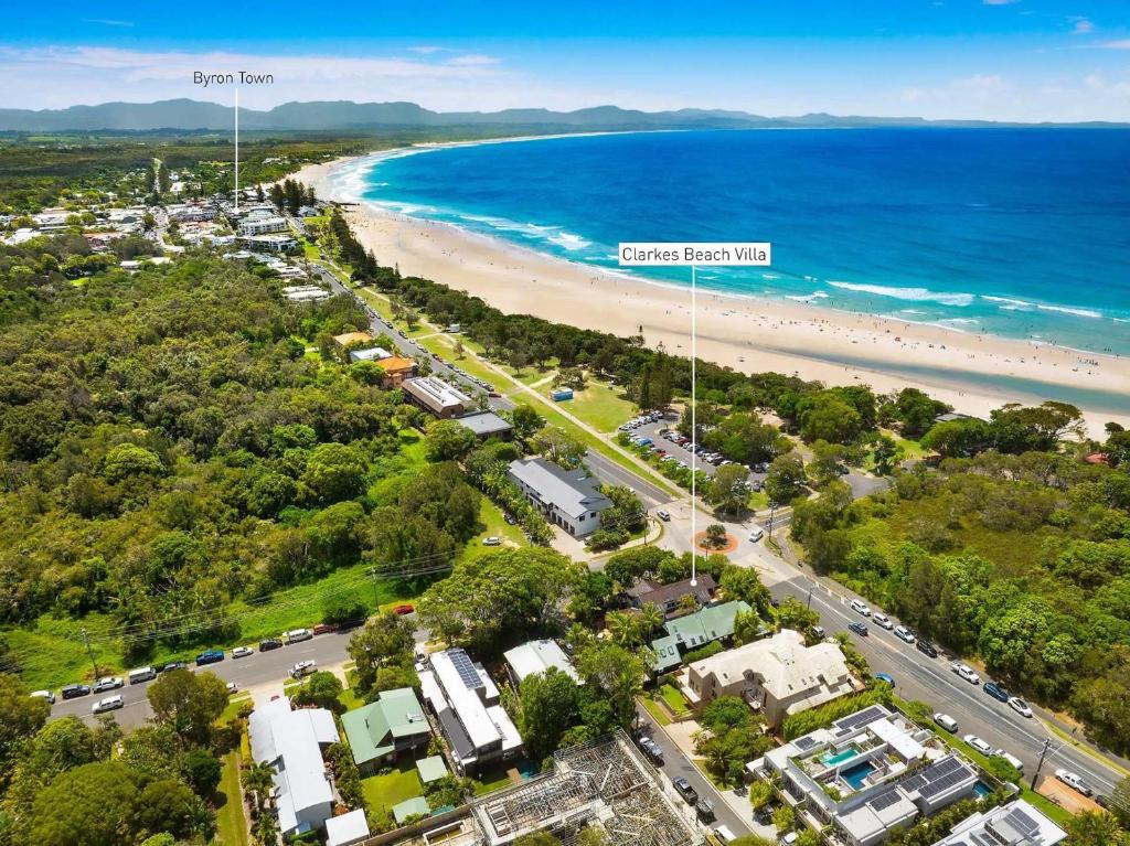 Clarkes Beach Villa - steps to beach & Byron town - Tap to explore photos