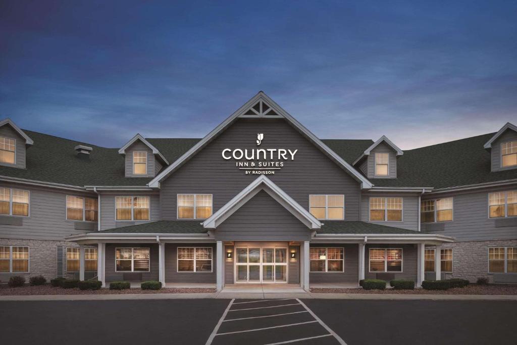 Country Inn & Suites by Radisson, Germantown, WI image