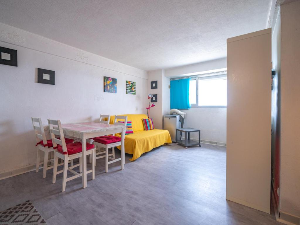 Studio Le Lavandou, 2 pièces, 4 personnes - FR-1-677-48 photo 3
