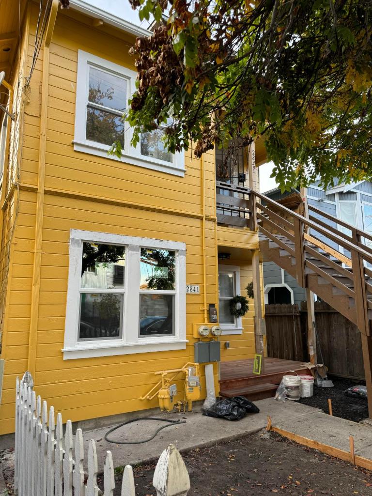 Bumblebee House image