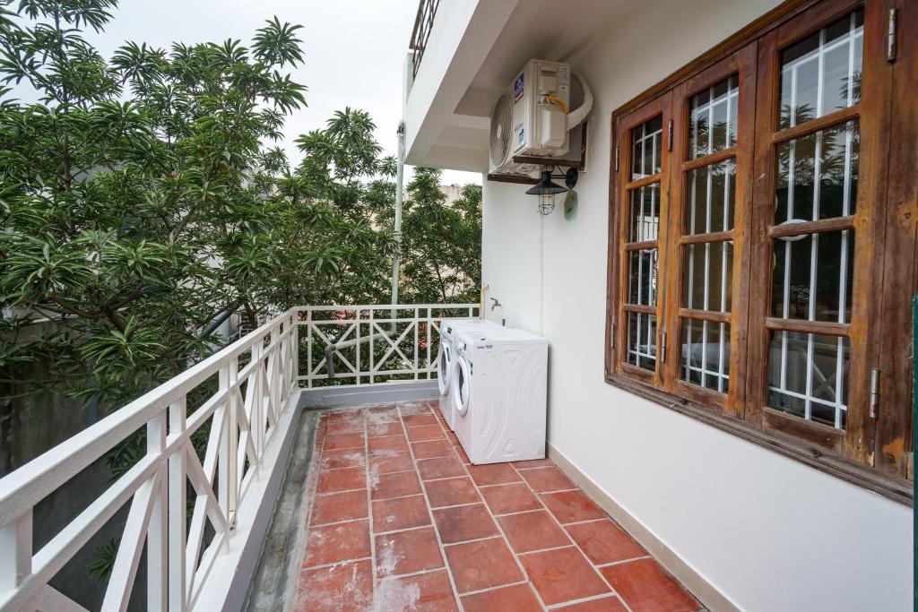 House of Comfort - 3 BR & 3 baths - 1' to Hoan Kiem Lake & Old Quarter