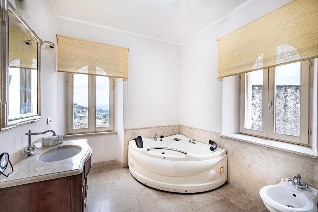 Beautiful Villa With Private Spa - Happy Rentals photo 2