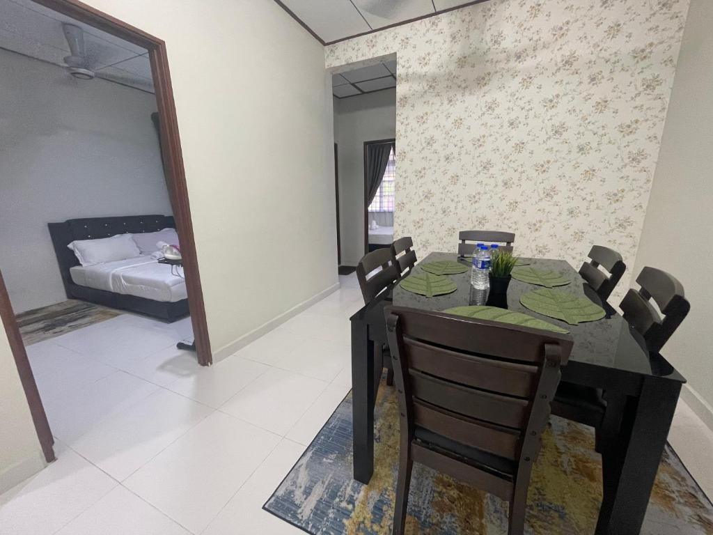 THREE ROOMS WITH WIFI HOMESTAY D’RAZAK IN KUALA TERENGGANU photo 3