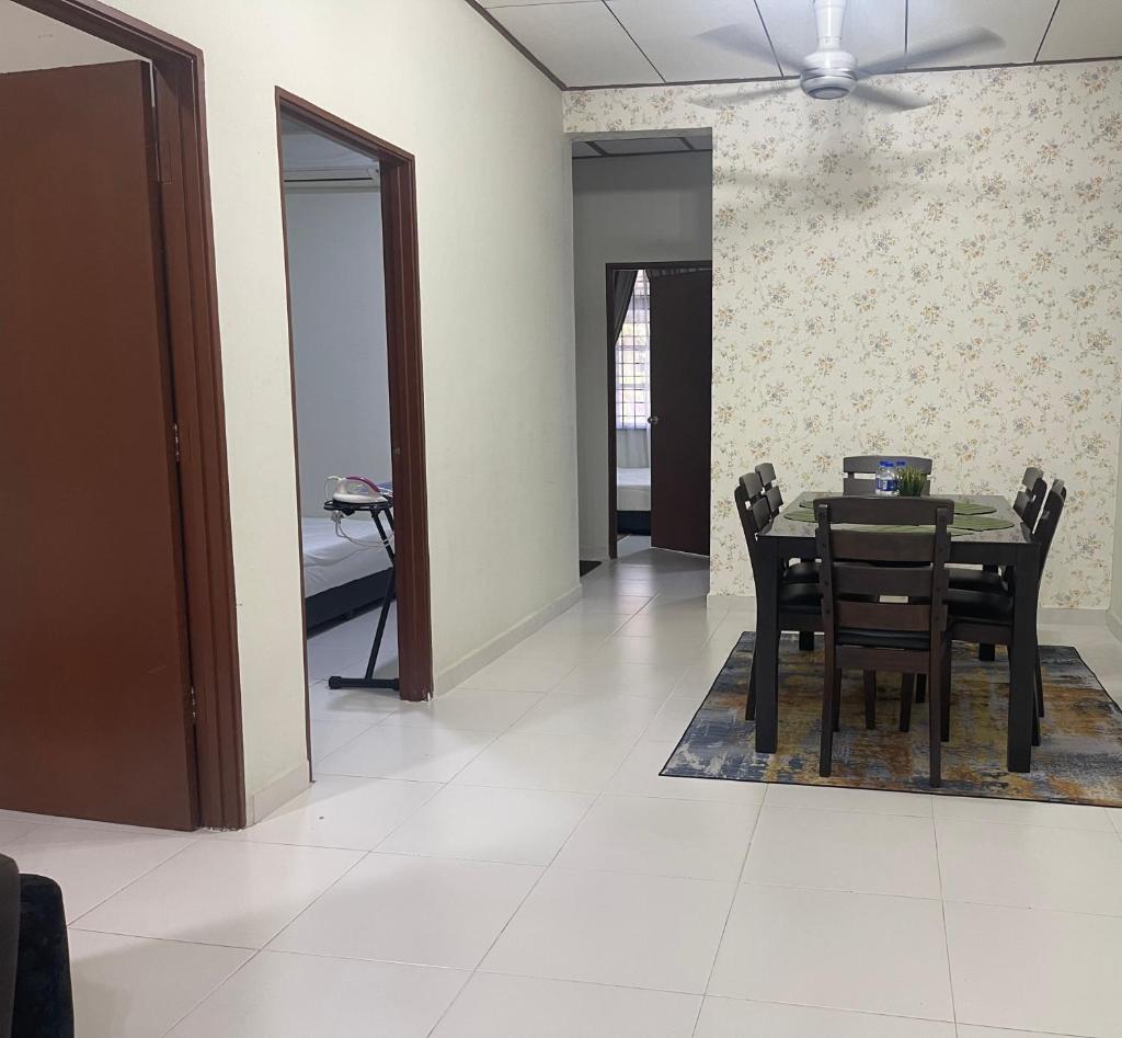 THREE ROOMS WITH WIFI HOMESTAY D’RAZAK IN KUALA TERENGGANU photo 1