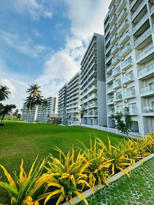 Canterbury Golf Apartments