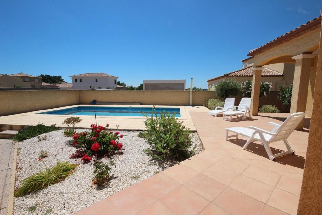 Superbe villa climatisée clôturée, WIFI, 3 km de la mer, 4 belles chambres, piscine privée sur les hauteurs du village LXTOU21 photo 1