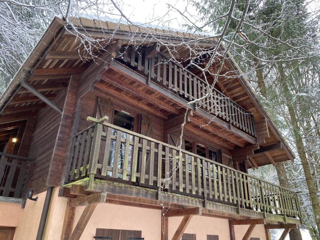 LE MONTAGNARD Chalet en bois photo 2