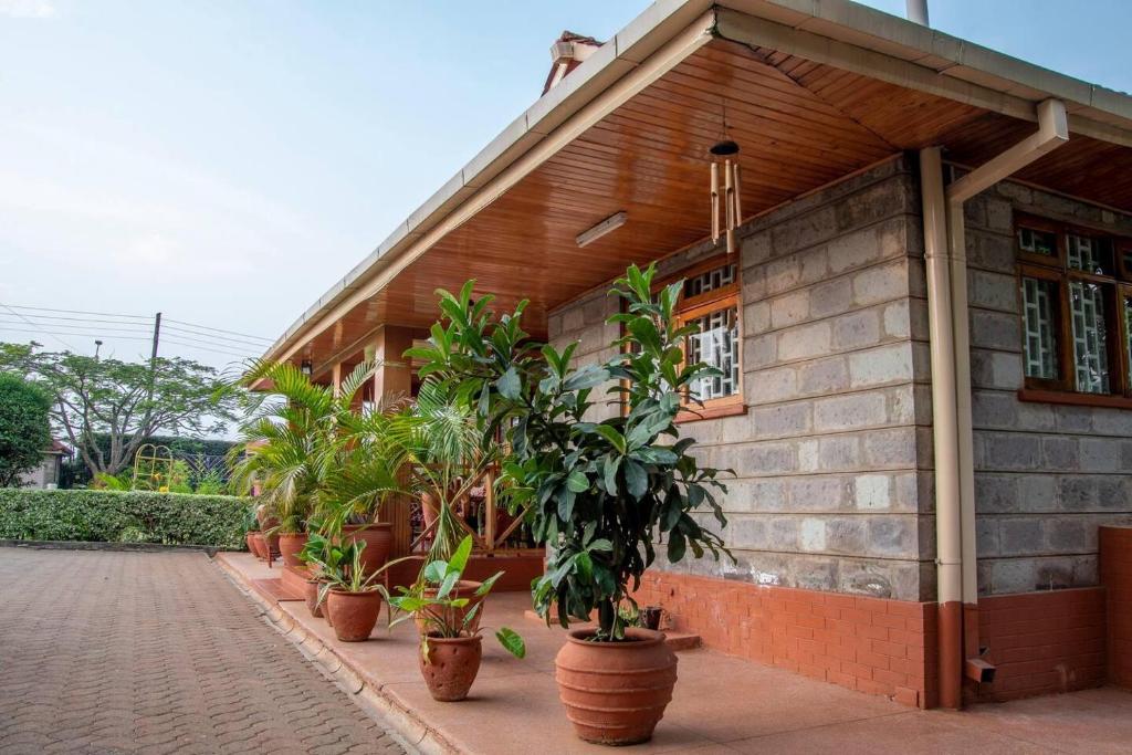 United nations Bluezone stunning spacious cottage photo 1