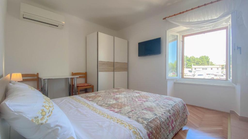 Demark Room 1 photo 3