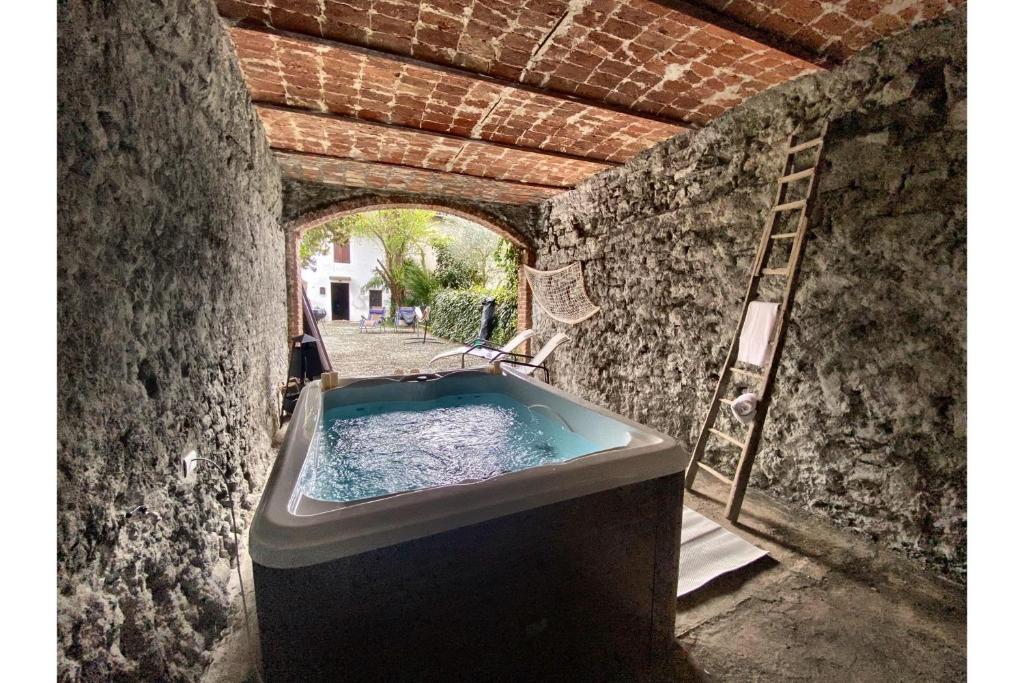 Cascina Liebe jacuzzi e sauna nel cuore del Monferrato