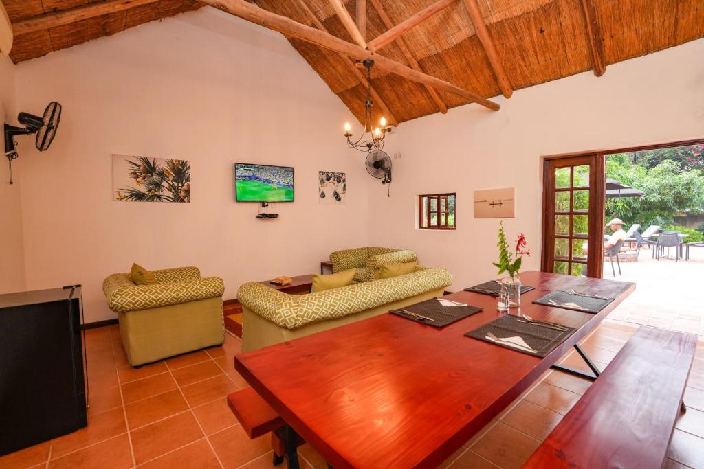 2 bed apartment with pool - 2126 photo 1