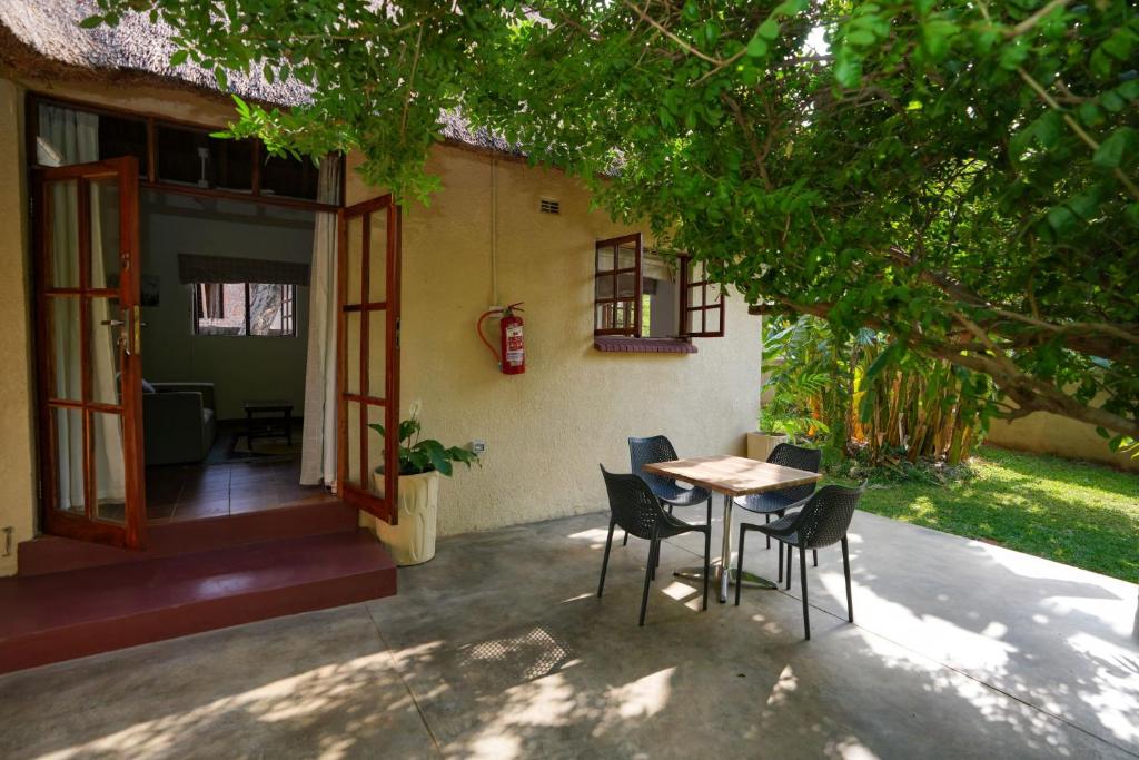 2 bed apartment with pool - 2126 photo 4