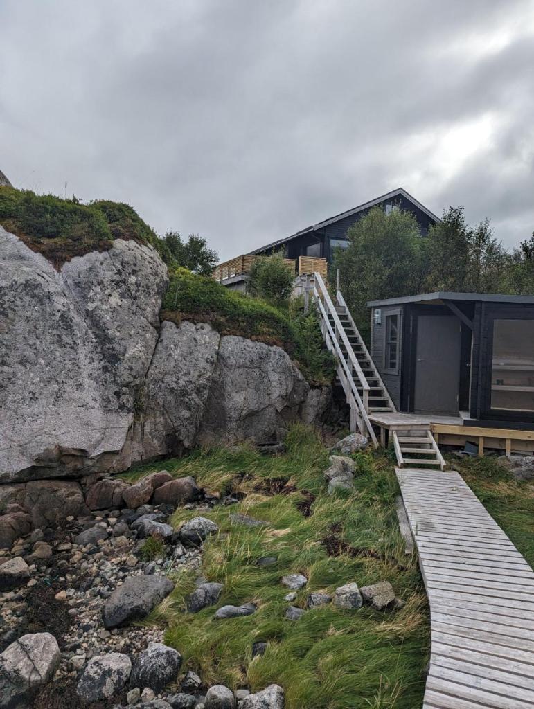 Nydelig hytte med fantastisk beliggenhet ved sjøen