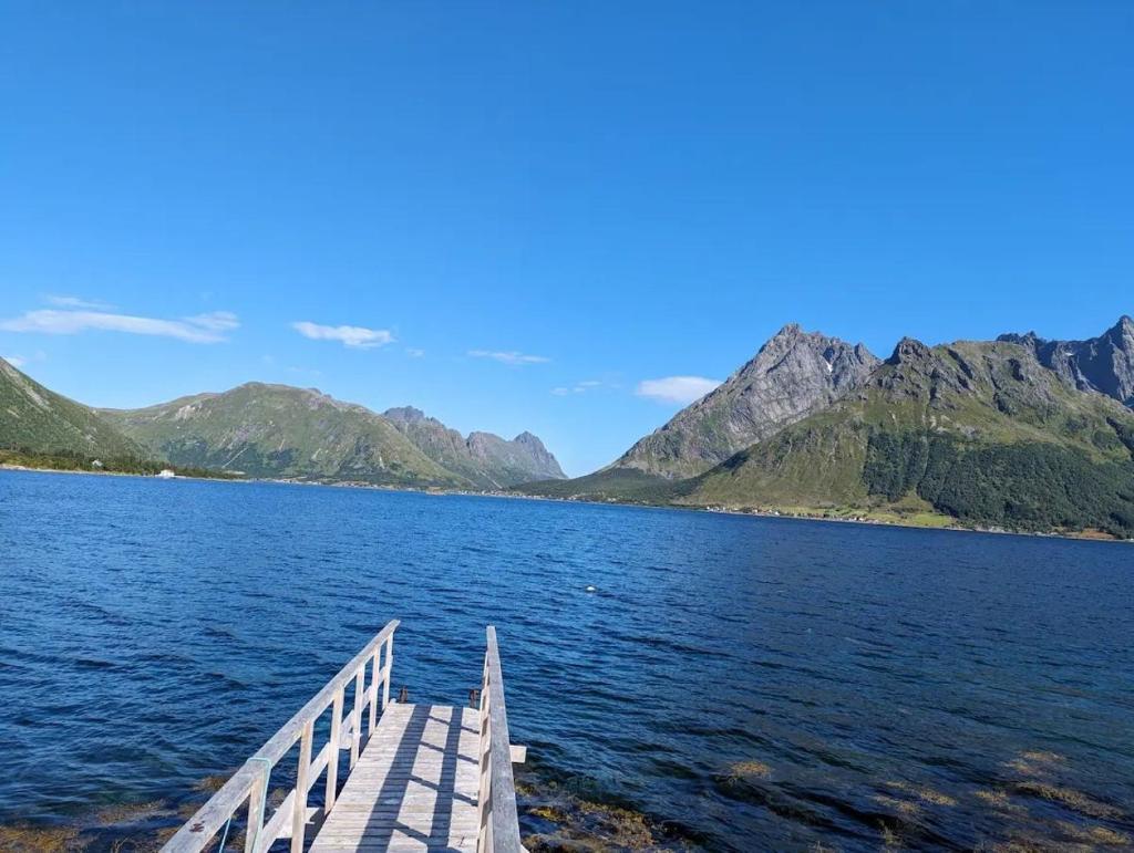 Nydelig hytte med fantastisk beliggenhet ved sjøen photo 1