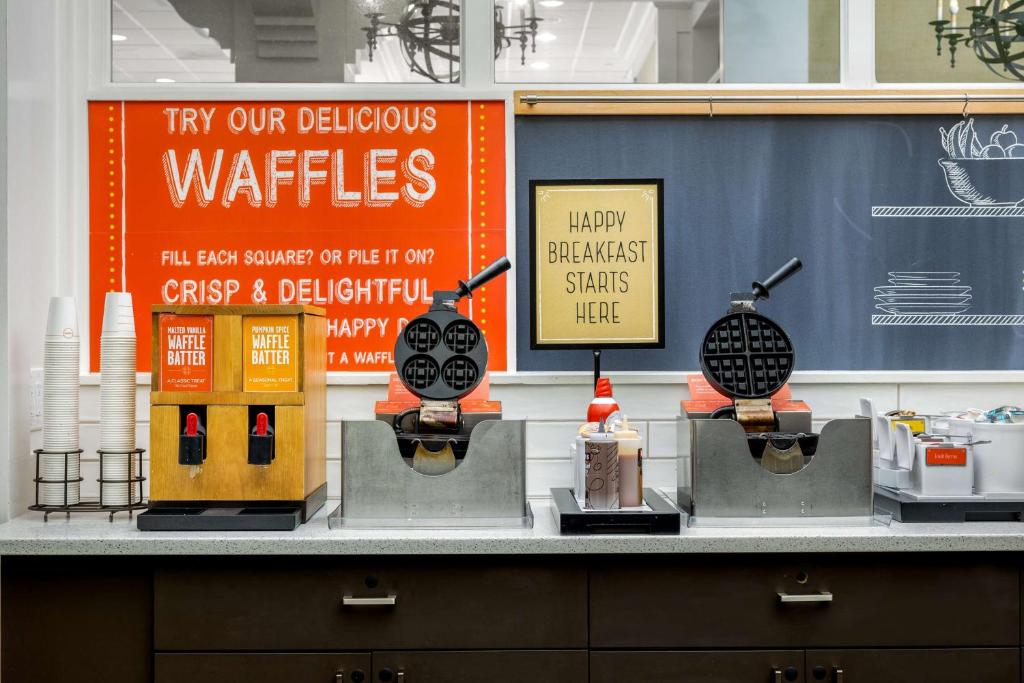 Hampton Inn Boston Natick image
