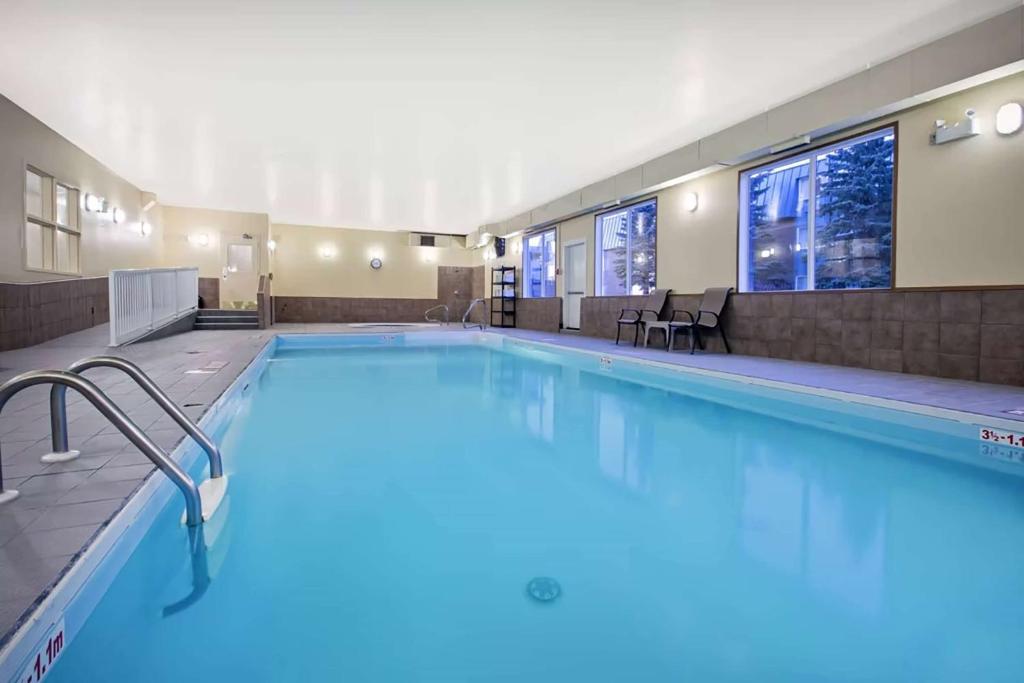 Ramada by Wyndham Prince Albert photo 2