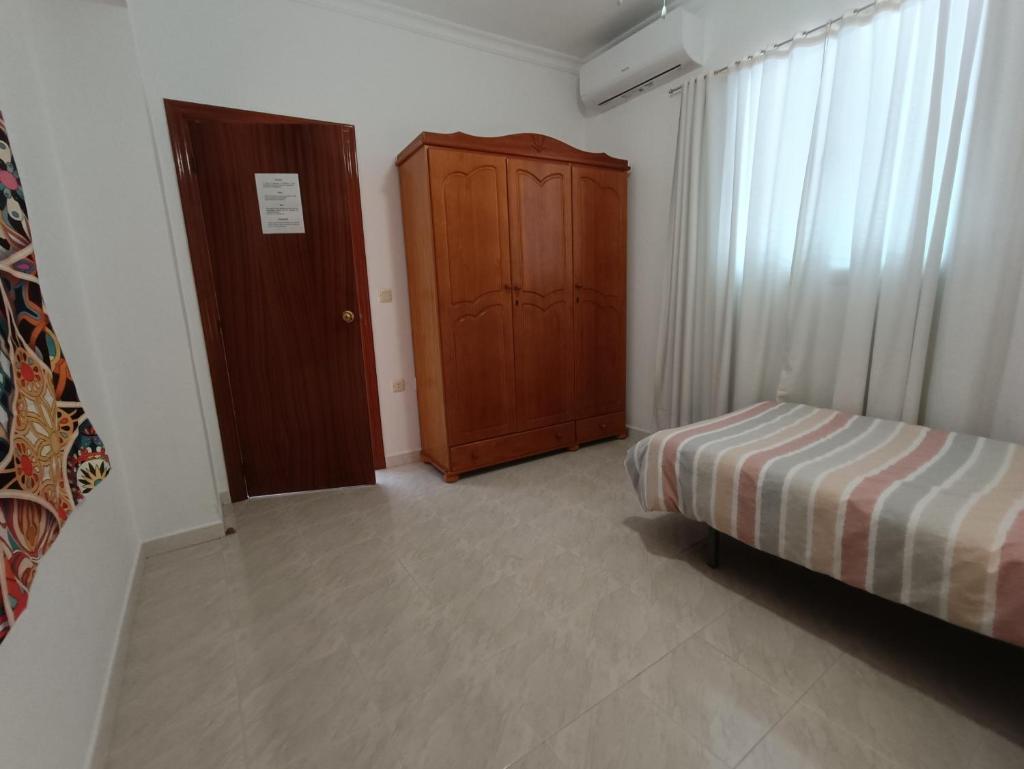 APARTMENT WITH SINGLE ROOMS photo 4