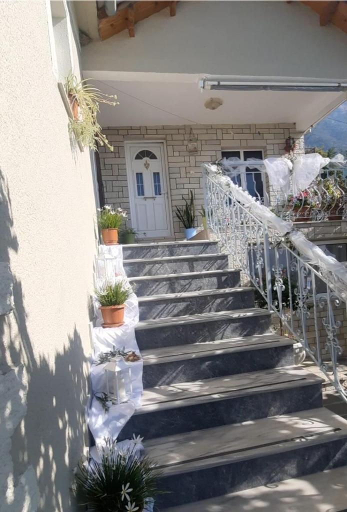 Guest House Xhelili photo 2