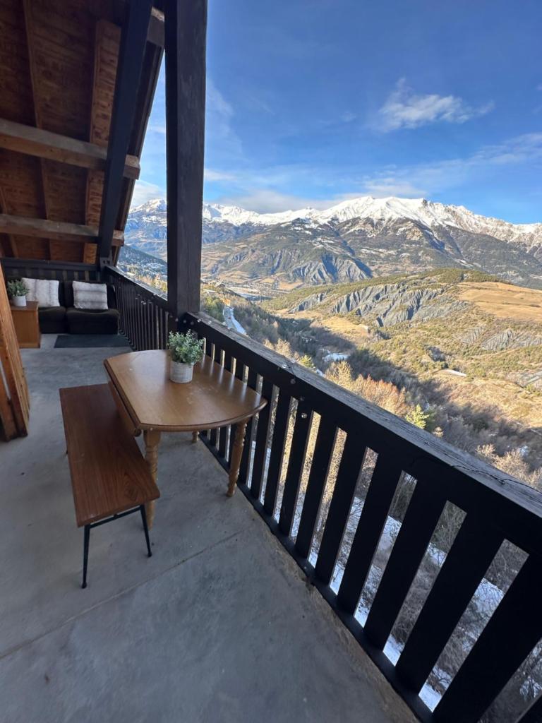 Appartement au Sauze vue montagne