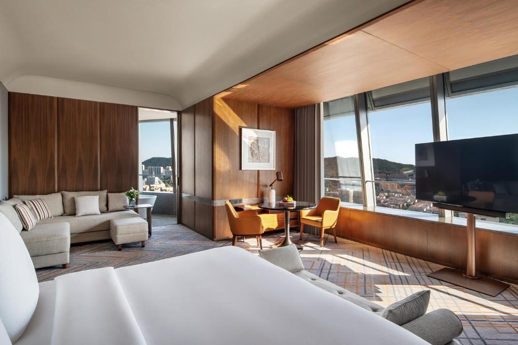 Four Seasons Hotel Dalian photo 2