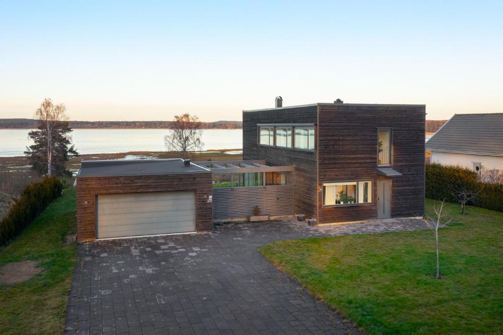 Nyköping Villa: Serene & Stylish