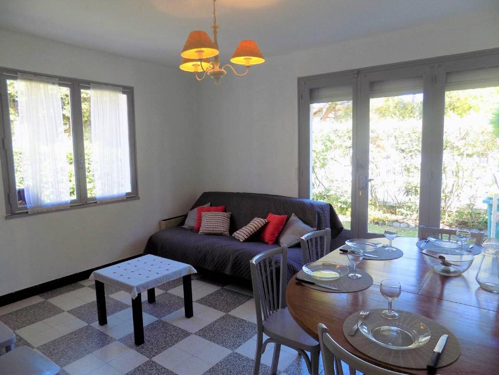 Ronce-les-Bains - MAISON MITOYENNE avec son JARDIN PRIVATIF - AU CALME et SOUS LES PINS photo 1
