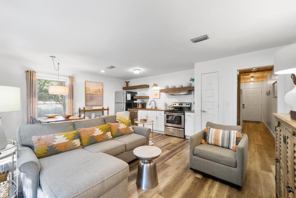 Little Beach Chickee condo photo 1