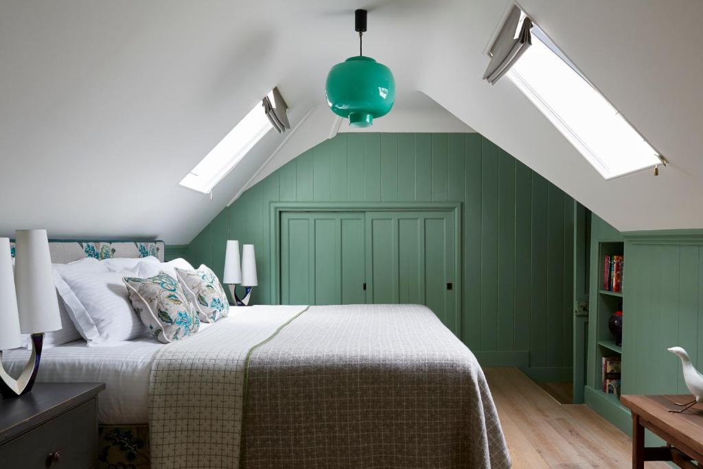 Hotel Endsleigh - Tap to explore photos