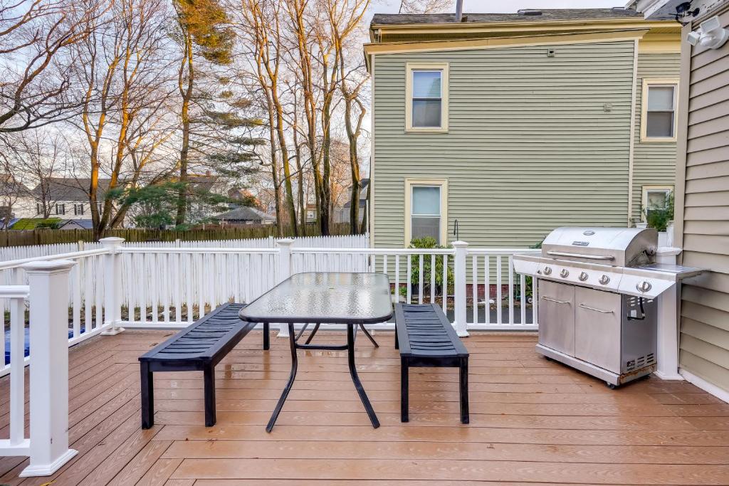 Pet-Friendly Salem Apartment with Shared Deck! photo 3