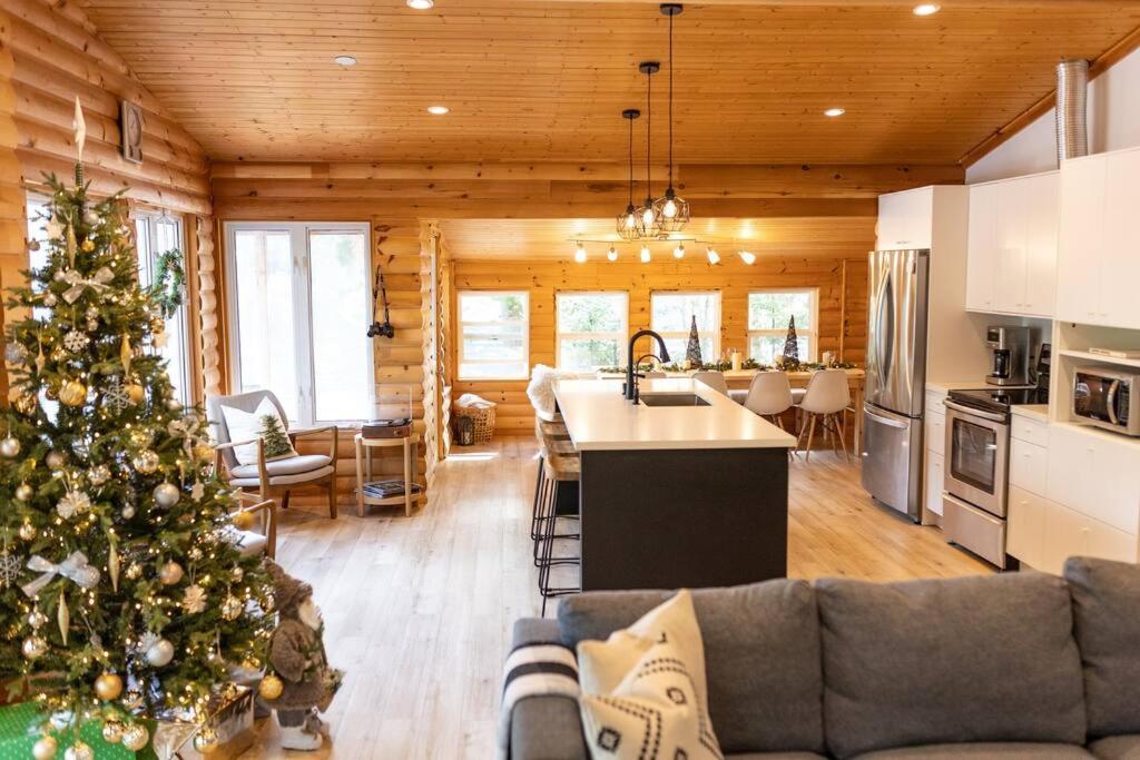 Waterfront private cottage on Koshlong Lake photo 4