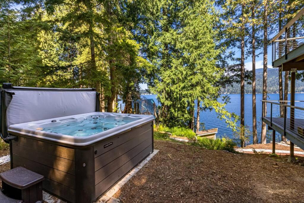 Casa Las Nubes NEW! Whatcom Lakefront Cabin/HotTub photo 1