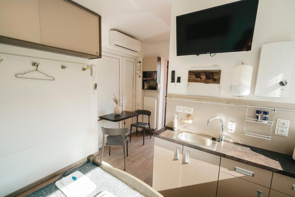 Seaside Studio Apartment THE RED FISH photo 4