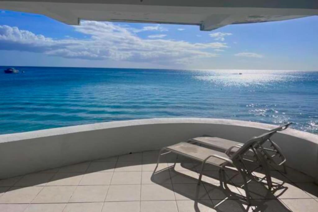 Purple Rain - Direct Beach Access, 2 Bedroom, 2 Terrace Holiday Home Bliss