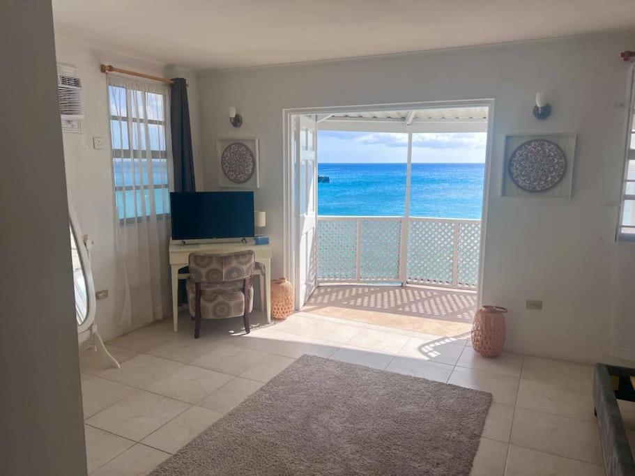Purple Rain - Direct Beach Access, 2 Bedroom, 2 Terrace Holiday Home Bliss photo 2