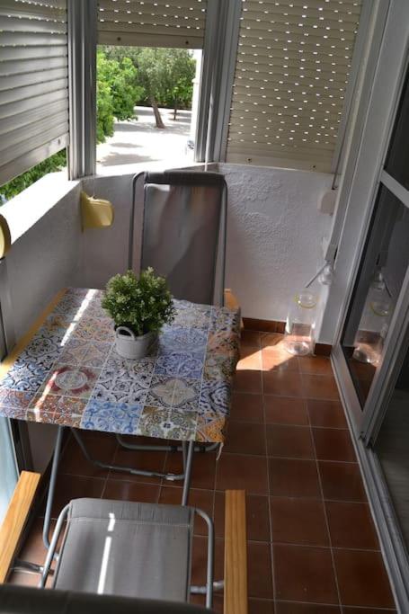 Cozy and well connected apartment - Tap to explore photos