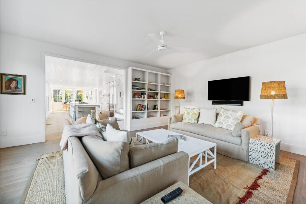 Incredible Sullivan's Island Home with Pool - Monthly Rental Only photo 2