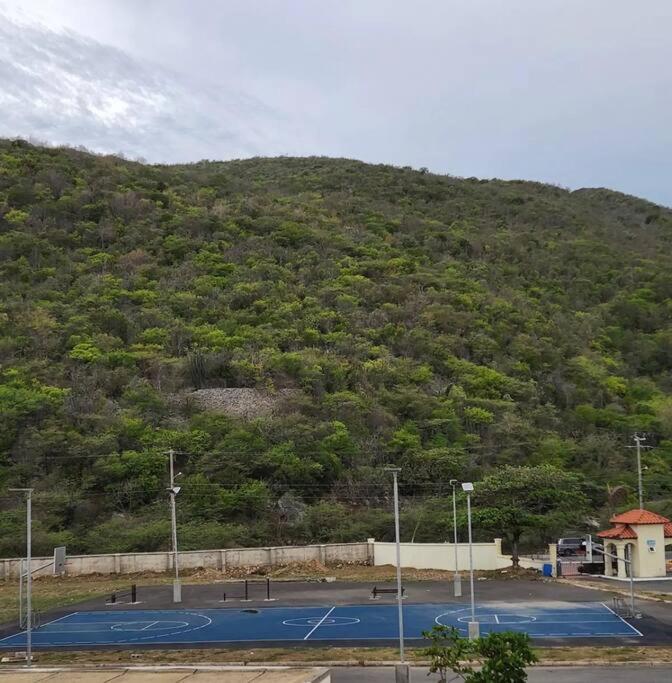 Condo with pool in Portmore photo 1