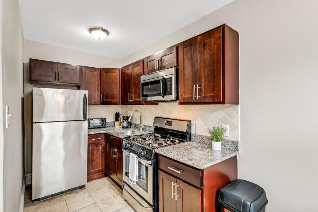 Lennox C201 Furnished Studio Att Students image
