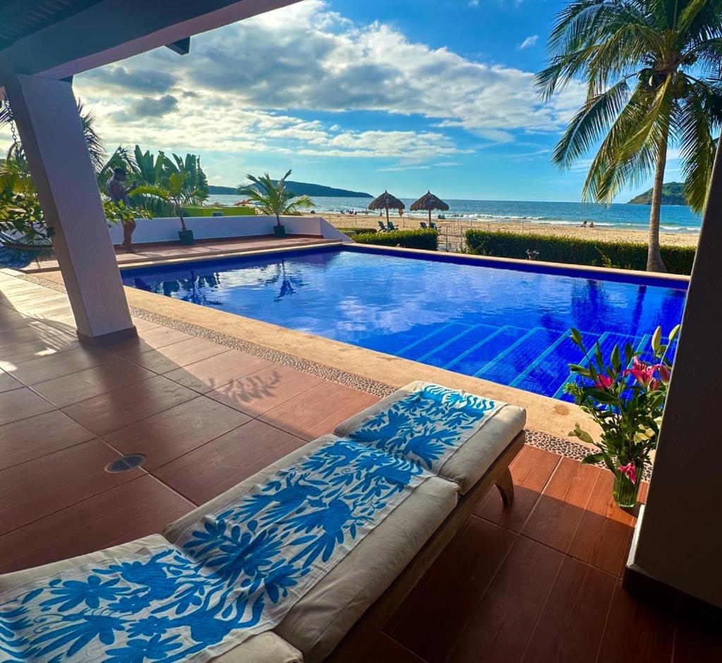 Beachfront Villa photo 3