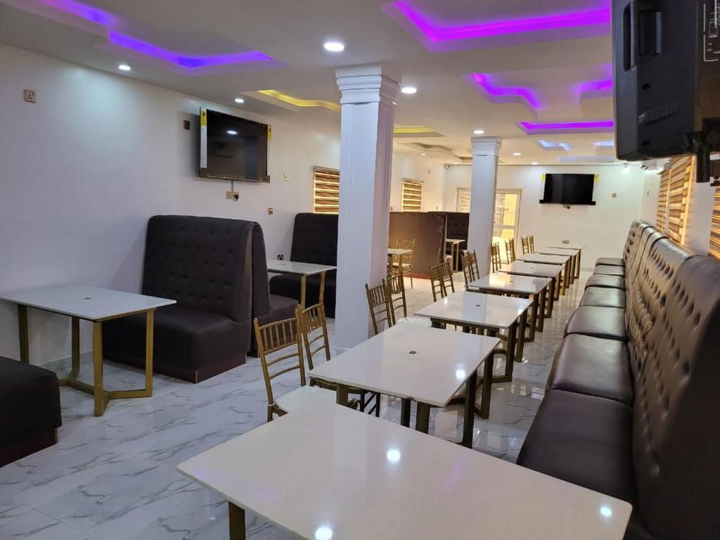 B&Y ROYAL BAR & LOUNGE ADIGBE ROAD ABEOKUTA NEAR ADIGBE POLICE STATION AFTER PANSEKE photo 1