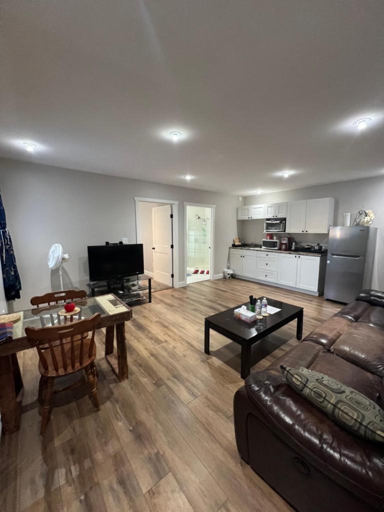Entire Guest suite & Vacation home in Whitehorse photo 3