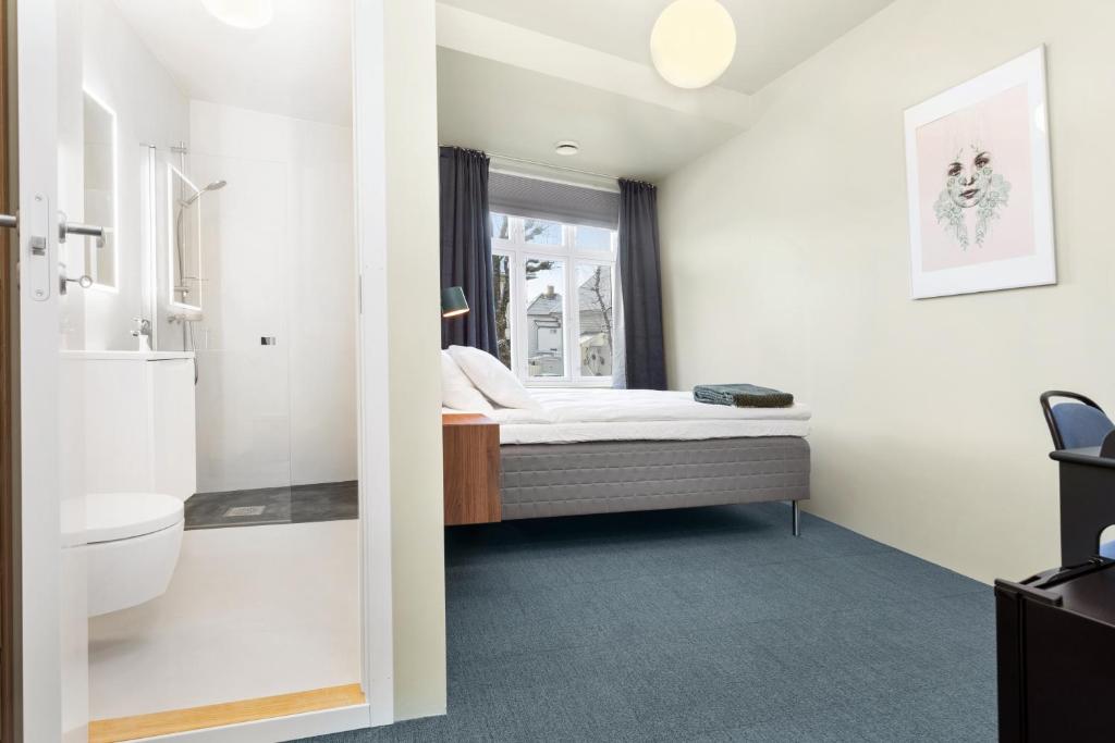 Central Guest House - Bedroom with private Bathroom photo 3