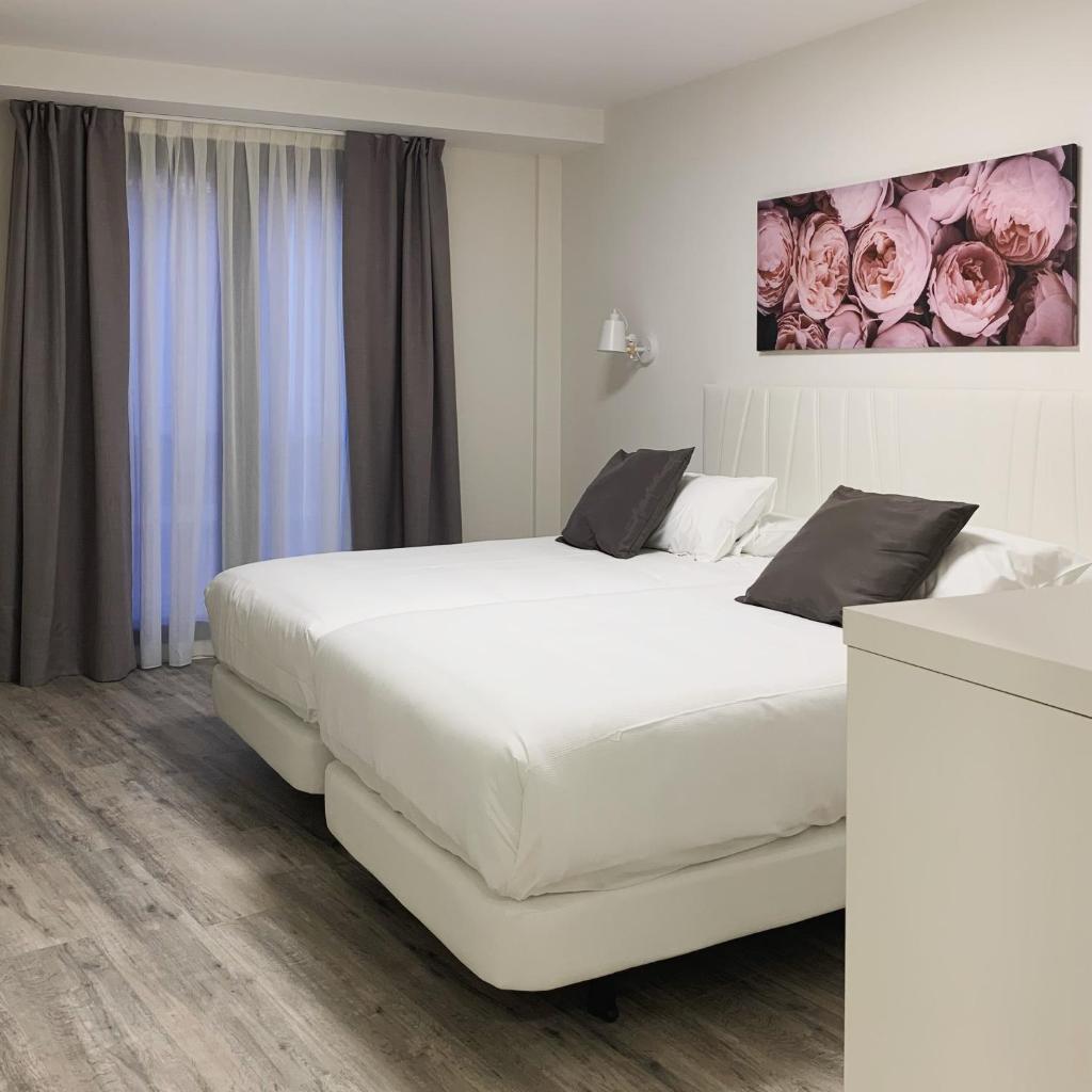 Hostal Comfort Suites photo 3
