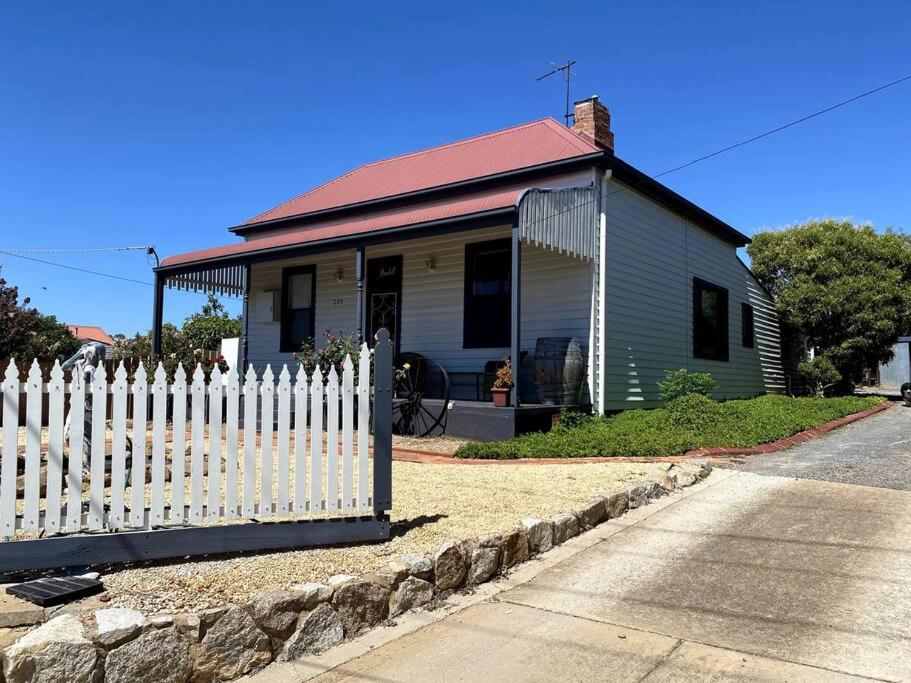 Charming 3 bedroom wine country cottage photo 4