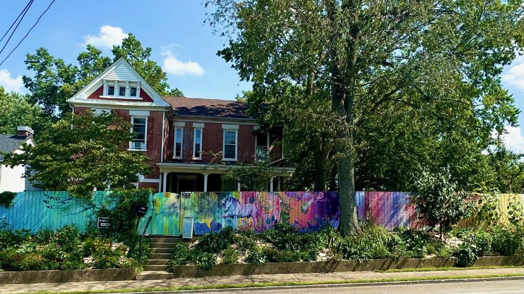 Quiet, gated oasis near downtown Lexington image