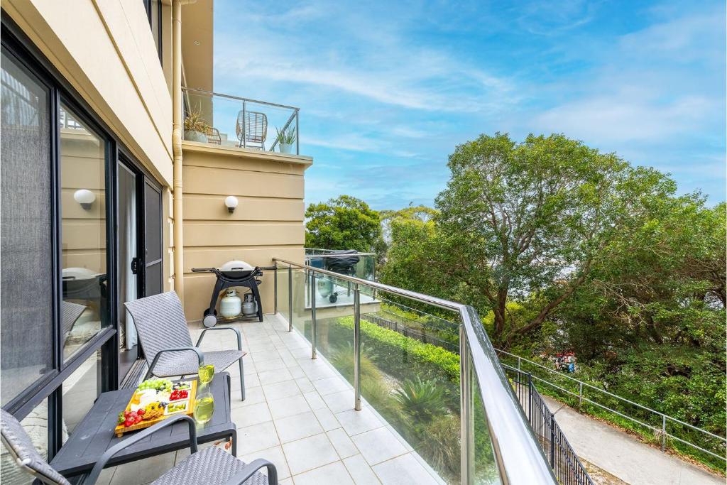 Paradiso 4, 4 Laman St - aircon, pool, heart of town, water views photo 3